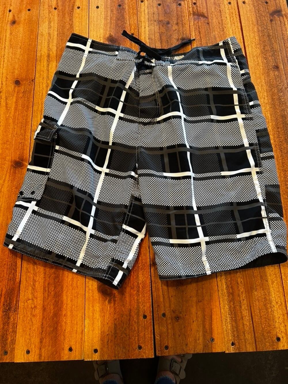 Wearfirst Men's Plaid Board Shorts Size 38 Black White Gray Cargo Pocket EUC